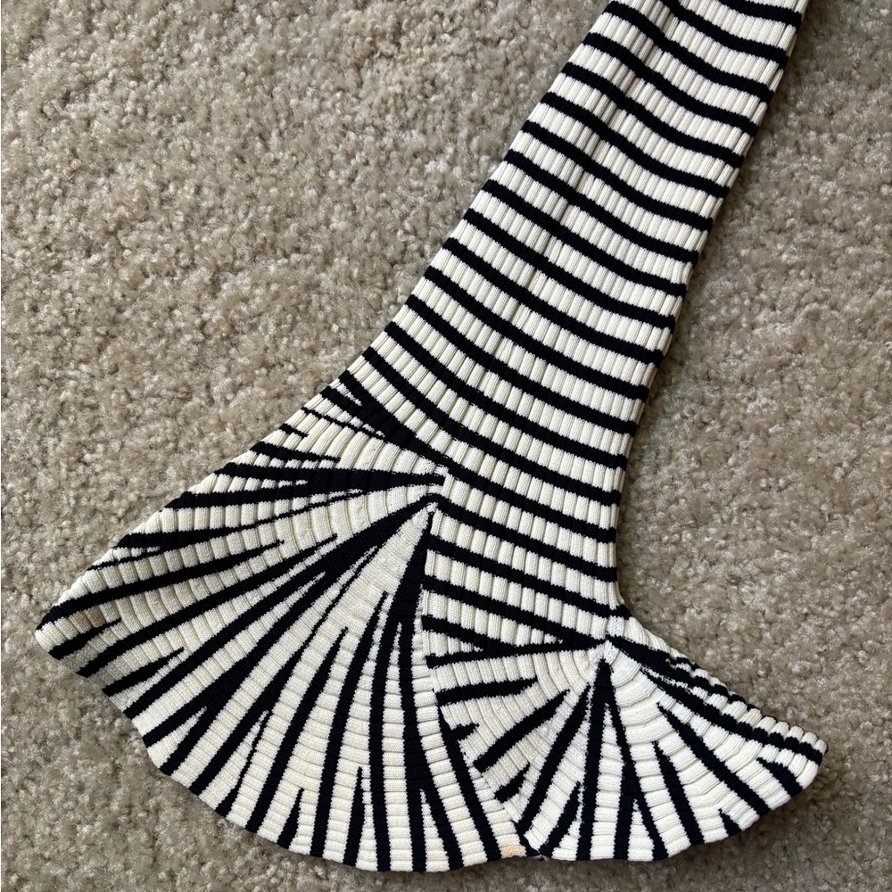Commense Ribbed Knit Top - Picture 2 of 11